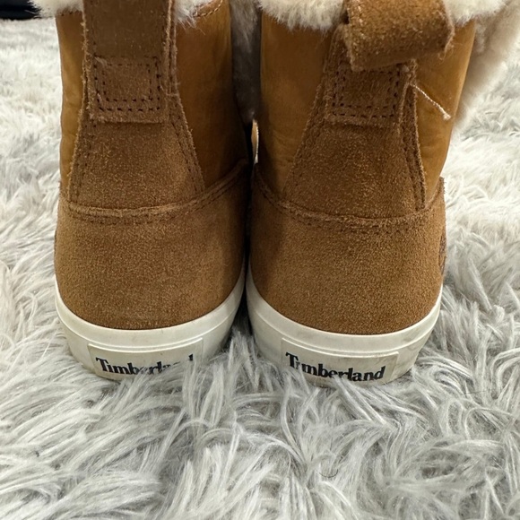 Timberland Skyla Bay Boots/Loafers. Fur lined Size 7.5 - Picture 3 of 3